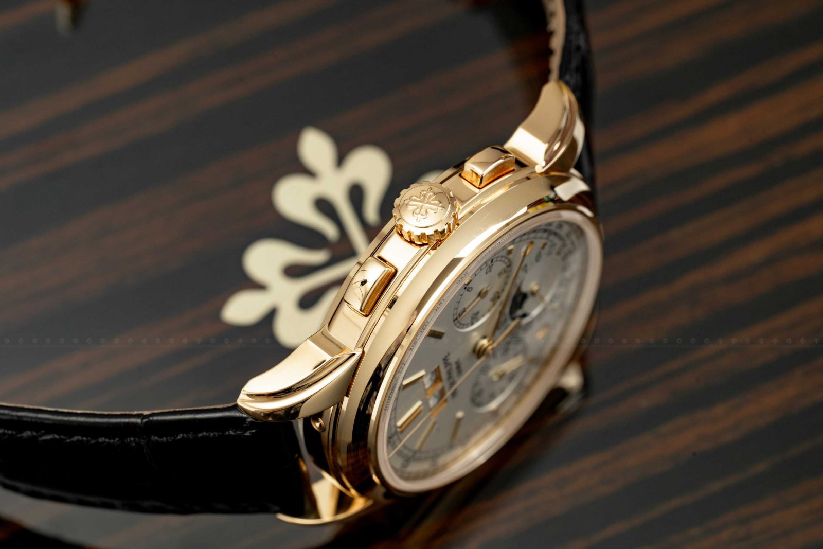 TA LUXURY WATCH